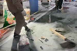 鹤岗地下车库堵漏施工视频